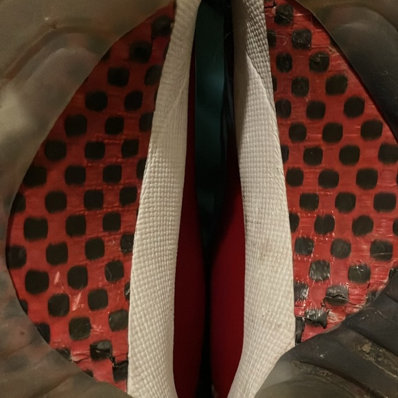 What are you saying share key details like brand size and color (required) . - Picture 6 of 7